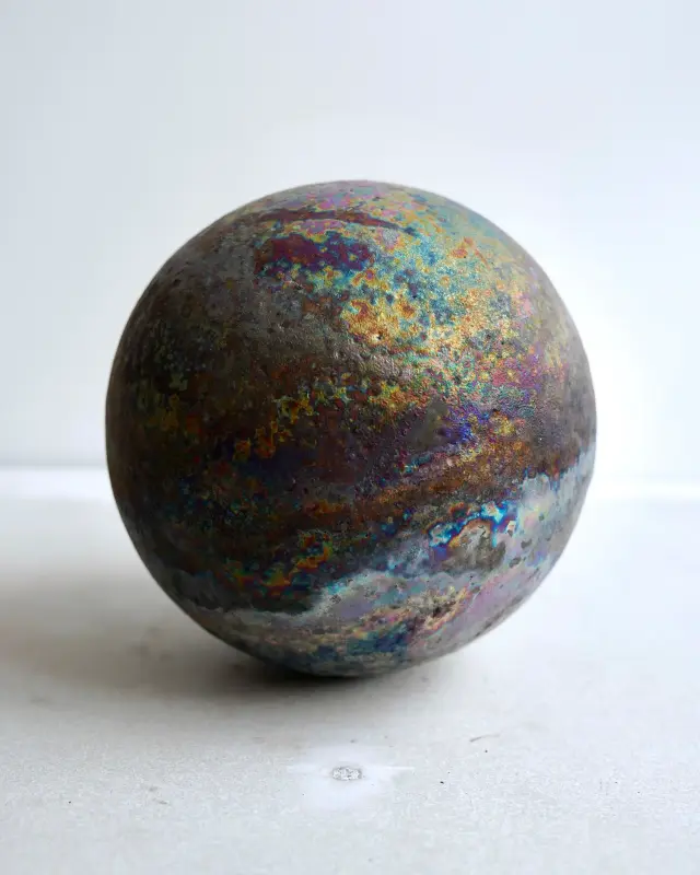 Untitled ・ 2023 ・ stoneware clay, oxide, metal, glaze