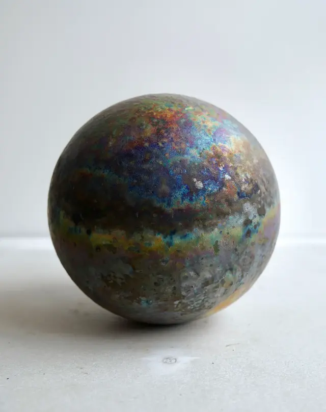 Untitled ・ 2023 ・ stoneware clay, oxide, metal, glaze