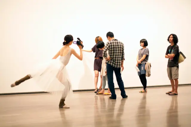 “Videographer: Ballerina”. Ballerina, video camera, exhibition space. 2012. National Museum of Modern Art, Tokyo. Ballerina shoots videos of the exhibition.