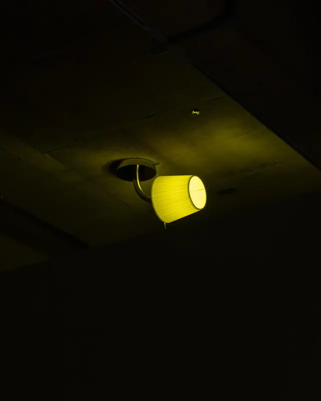 「Intervenes / Light and Table / Sound as Time / Hole」展示風景、ANOMALY、東京、2025 撮影：大町晃平 / "Intervenes / Light and Table / Sound as Time / Hole" installation view, ANOMALY, Tokyo, 2025 Photo: Kohei Omachi