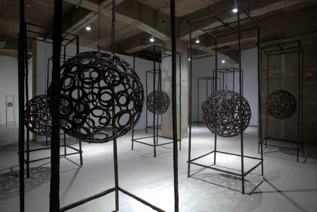 「ふりそそぐものたち – 2025」展示風景、ANOMALY、東京、2025 撮影：山本糾