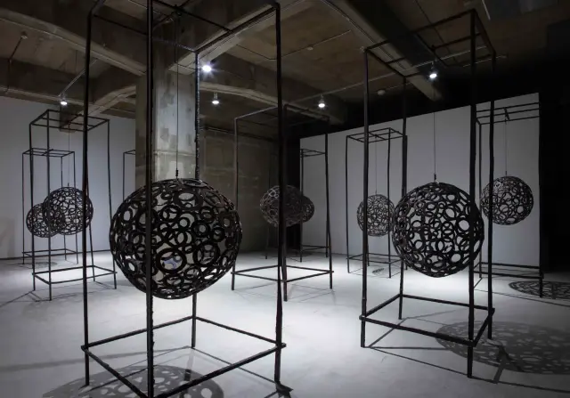 「ふりそそぐものたち – 2025」展示風景、ANOMALY、東京、2025 撮影：山本糾
