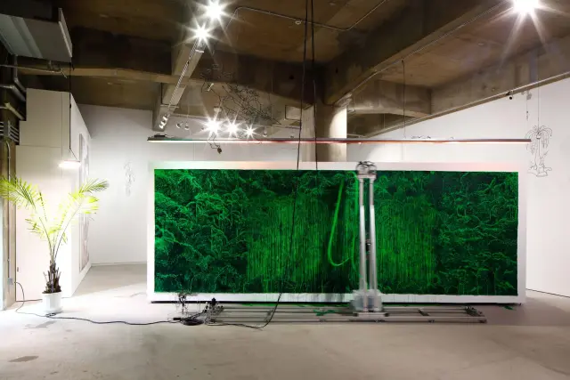 《Artificial green by nature green 2.0 (collaboration work with Bagus Pandega)》 / 今津景「Mapping the Land / Body / Stories of its Past」展示風景、ANOMALY、東京、2021 / 撮影：木奥惠三