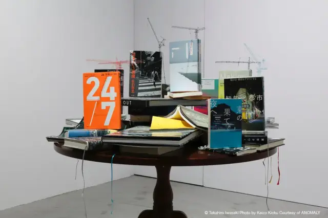 Tectonic Model (Kein Licht) , 2017, Books, table, H122xφ100cm