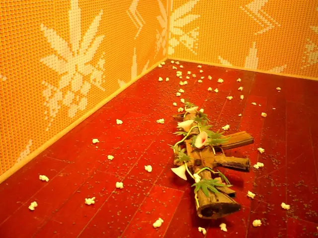 !!!SEED WARS!!! / A gun in bondage by kenaf hamp after ﬁring, 2004