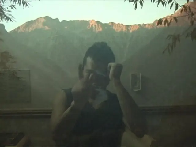 《ウム / オム》 2005-2012年、ビデオ(DV)、40min