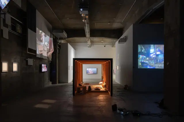 「アブストラクト権化」展示風景、ANOMALY、東京、2024年 撮影：村田冬実