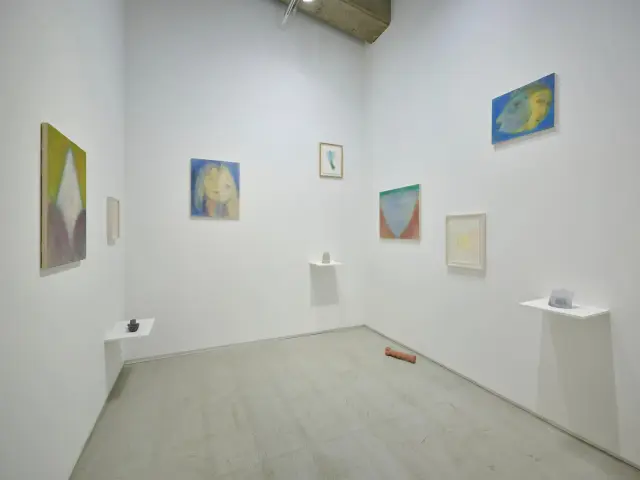 「川と子」展示風景、ANOMALY、東京、2022年 撮影：三嶋一路