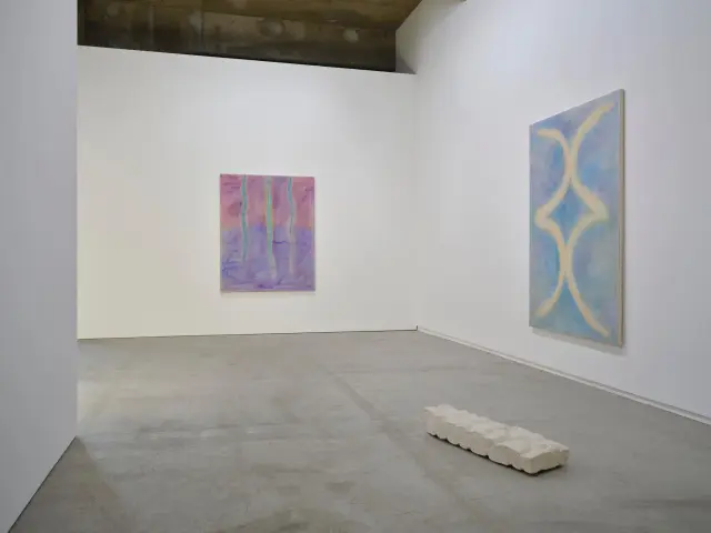 「川と子」展示風景、ANOMALY、東京、2022年 撮影：三嶋一路