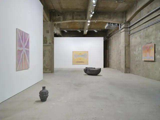 「川と子」展示風景、ANOMALY、東京、2022年 撮影：三嶋一路