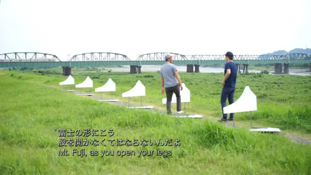 《東・海・道・中・膝・栗・ 毛》 (2016) / ビデオ・インスタレーション (10本のビデオ、オブジェクト)