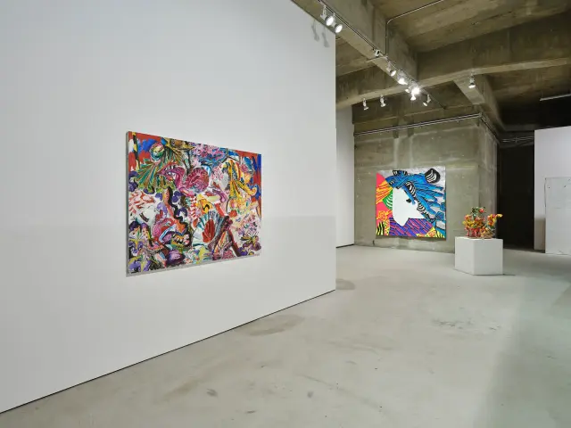 「吾輩のパンチがオーロラに炸裂！」展示風景、ANOMALY、東京、2021 / 撮影：三嶋一路