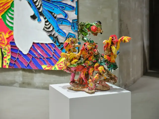 「吾輩のパンチがオーロラに炸裂！」展示風景、ANOMALY、東京、2021 / 撮影：三嶋一路