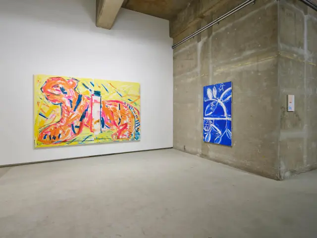 「絵画をやるーひるがえって明るい」展示風景、ANOMALY、東京、2022年 撮影: 三嶋一路