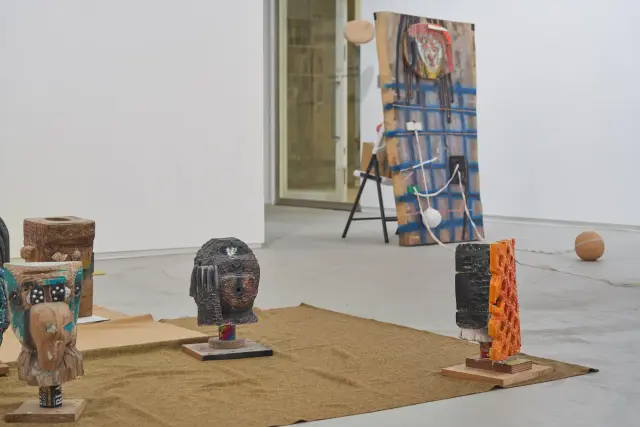 「ひろば」展示風景、ANOMALY、東京、2019 / 撮影：三嶋一路