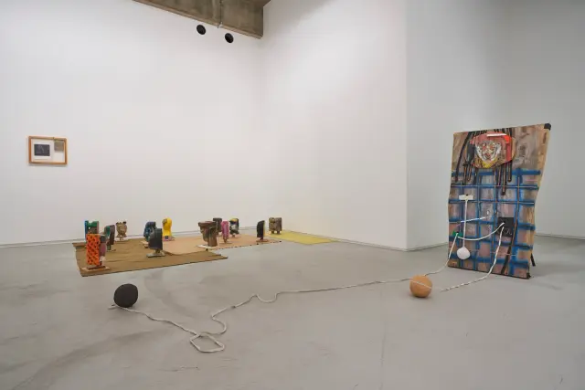 「ひろば」展示風景、ANOMALY、東京、2019 / 撮影：三嶋一路