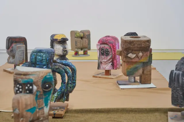 「ひろば」展示風景、ANOMALY、東京、2019 / 撮影：三嶋一路