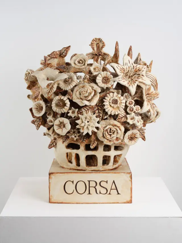 《CORSA》 (1995) セラミック / CORSA (1995) Ceramic, H54xW45xD32cm