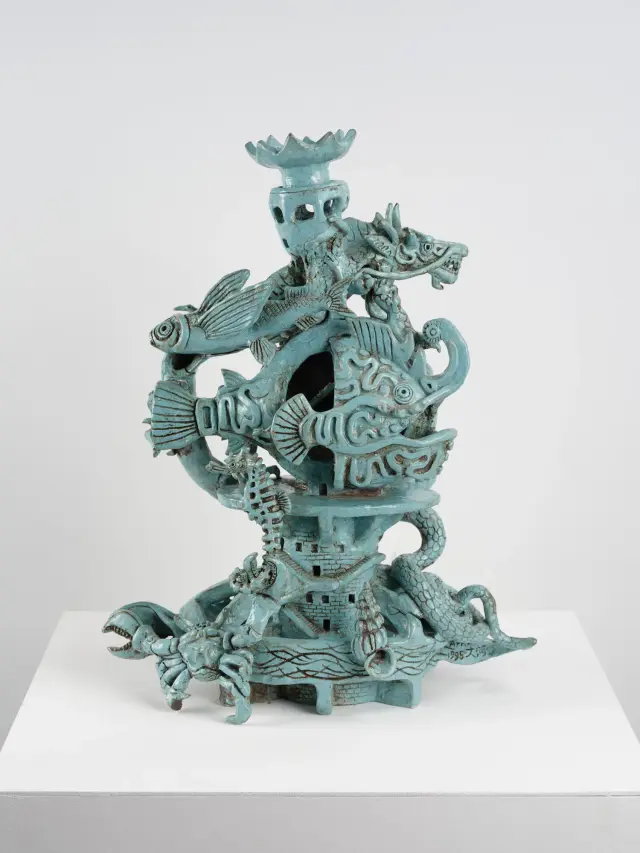 《世界模型(ブルー)》 (1995) セラミック / Ceramic / H54xW28xD42cm