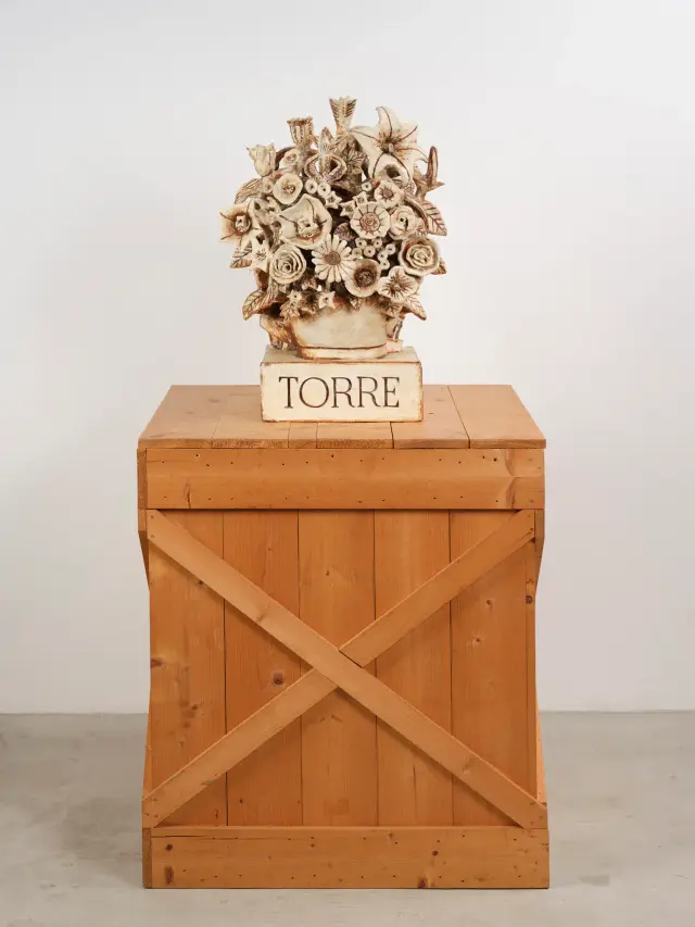 《TORRE》 (1995) セラミック / TORRE (1995) Ceramic, H54xW39xD39cm