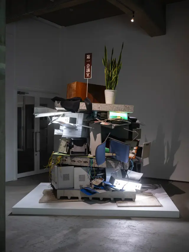 「穴の中の穴の中の穴」展示風景、ANOMALY、2025 / "A Hole within a Hole within a Hole" installation view, ANOMALY, 2025 / Photo: Kenji Morita