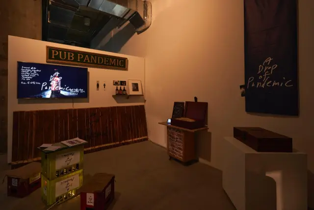 Chim↑Pom「May, 2020, Tokyo / A Drunk Pandemic」展示風景、2020、ANOMALY 撮影：森田兼次