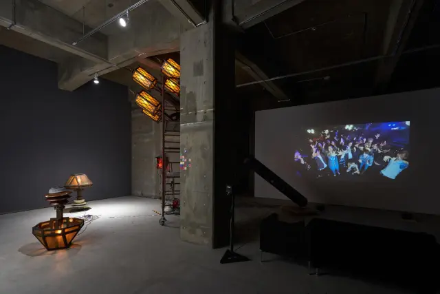 「Chim↑Pom from Smappa!Group」展示風景、ANOMALY、東京、2022 / 撮影：森田兼次