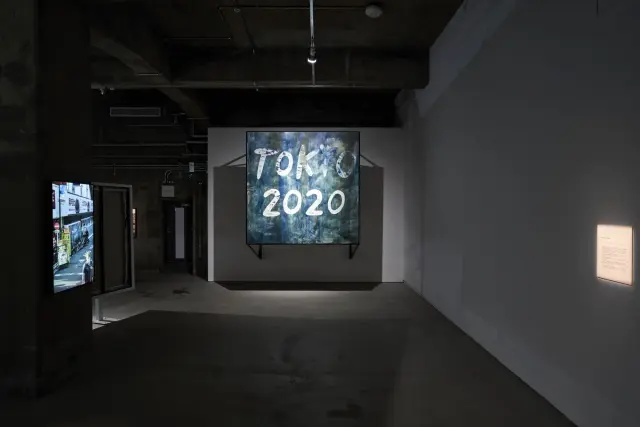Chim↑Pom「May, 2020, Tokyo / A Drunk Pandemic」展示風景、2020、ANOMALY 撮影：森田兼次