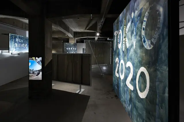 Chim↑Pom「May, 2020, Tokyo / A Drunk Pandemic」展示風景、2020、ANOMALY 撮影：森田兼次