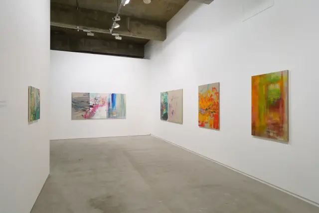 「欠片、植物、人の場所」展示風景、ANOMALY、東京、2024 撮影：長塚秀人