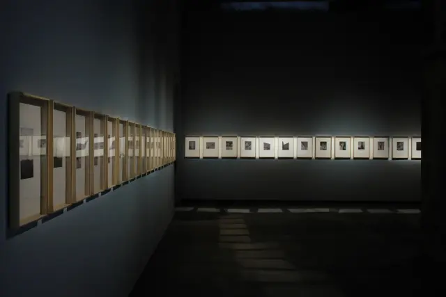 《タイム・アンド・スペース》(2024) / 「波を耕す」展示風景、ANOMALY、東京、2024年 撮影：木奧恵三