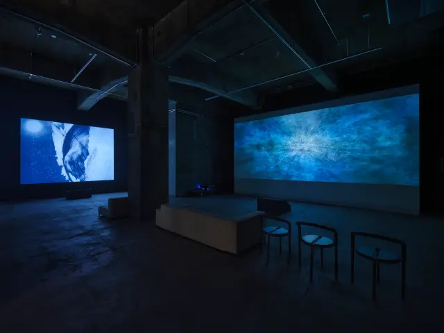 「Collage and Anti-cosmos」展示風景、ANOMALY、東京、2023年 撮影：三嶋一路