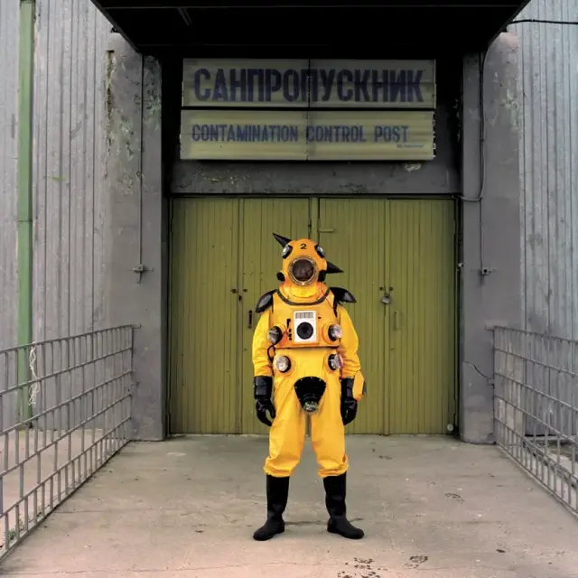 《アトムスーツ・プロジェクト：タンク・チェルノブイリ》1997, ライトボックス, H120×W130×D21cm / ATOM SUITE PROJECT: TANKS, CHERNOBYL , 1997, Light box, H120×W130×D21cm