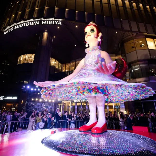 Flora, Installationview at Hibiya Midtown, 2018, by Ryoichi Ageishi