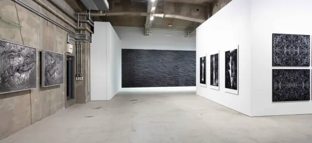 「発光する場」展示風景、ANOMALY、東京、2023 撮影：山本糾