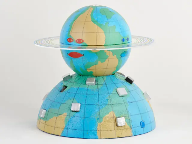 《アースデイ 2》2023年、発泡スチロール、アクリル、石、 H31xφ30.5cm