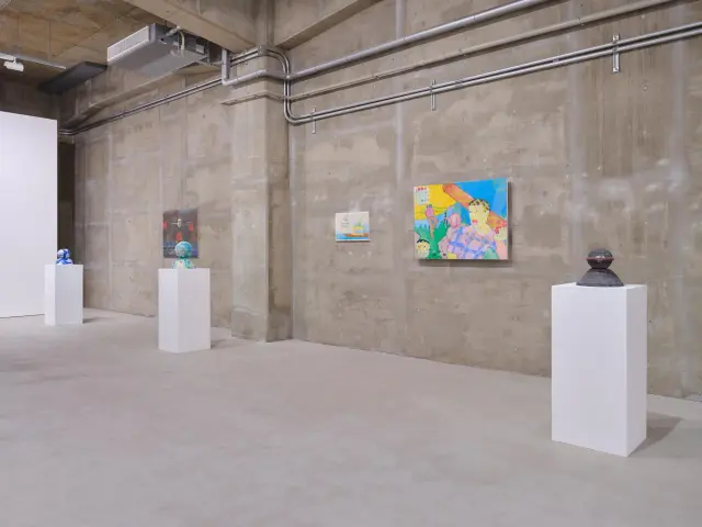 「アースデイ」展示風景、ANOMALY、東京、2024 / 撮影：三嶋一路