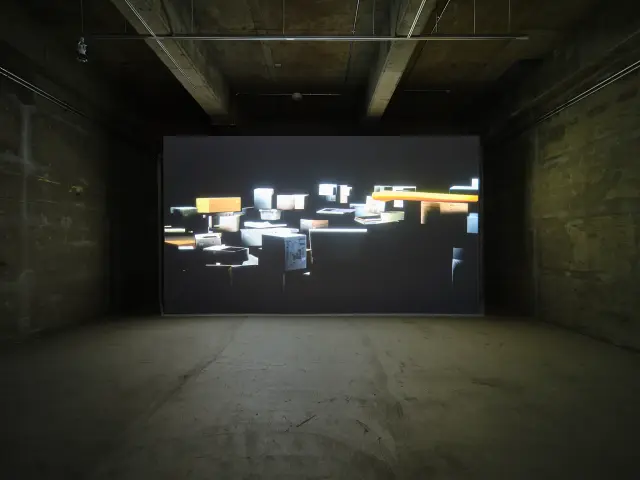 《回転するアトリエ（ロフト）》2021-2022年 / 「所在について」展示風景、ANOMALY、東京、2022年 撮影：三嶋一路