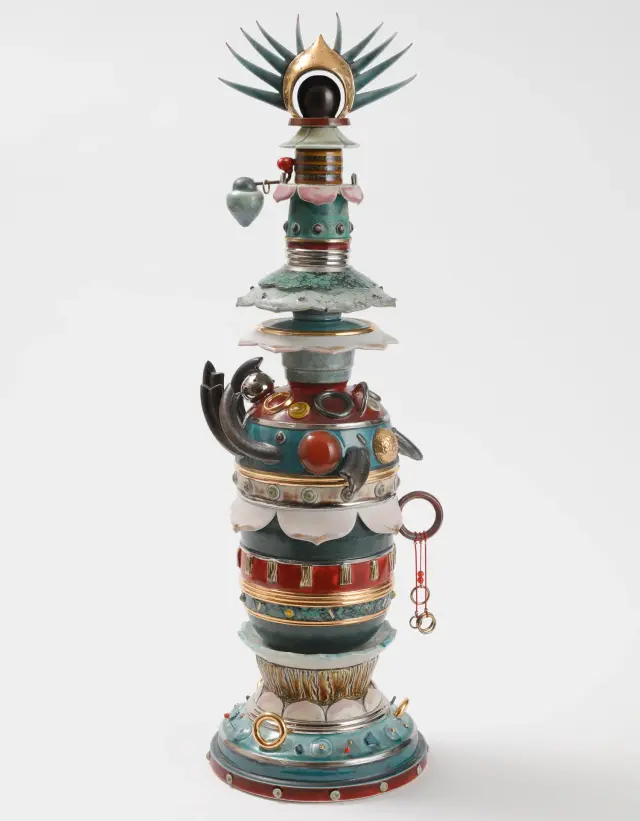 炎華 ・ 2023 ・ Porcelain clay, glaze, gold, platinum, brass, braid, Swarovski