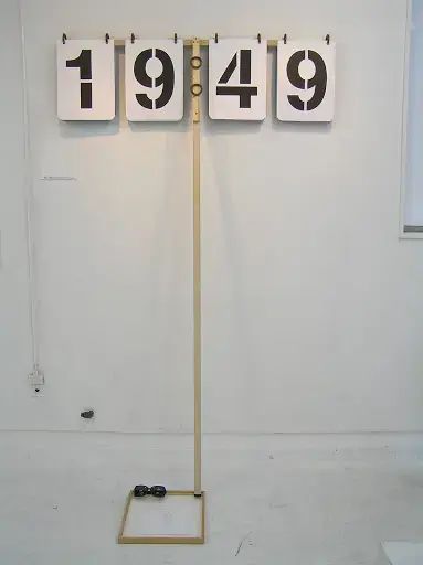 そのとき時計は動いた. 2006. 木、紙、ドローイング、サングラス : Wood, paper, drawing,  and sunglasses.  size：看板時計 209cm × 130cm × 7.5cm、ドローイング 41cm × 34cm