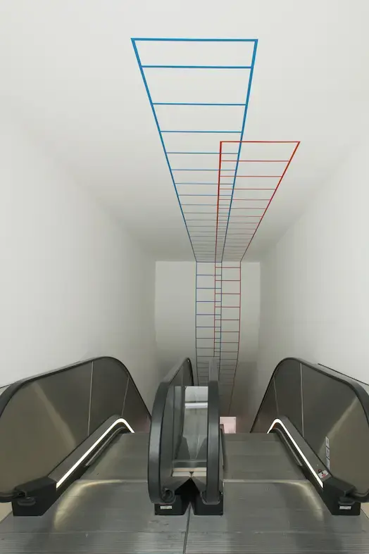 "Rolltreppe/Escalator" Acrylic paint on wall, Length appr. 2000 cm, Realized for the exhibition "Drawing now" curated by Elsy Lahner, Albertina, Wien/Vienna, 2015