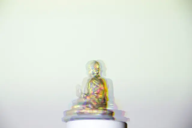 偽彫刻 “imitation sculpture” ・ projector, chalk line, electric fan