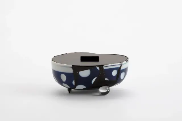 高瀬川 月あかりと船 Moonlit Boat; from the Takase River ・ 2021 ・ URUSHI lacquer, pottery fragment from the Takase River, tin, glass ball, hemp cloth, Tonoko stone powder, felt and cherry wood