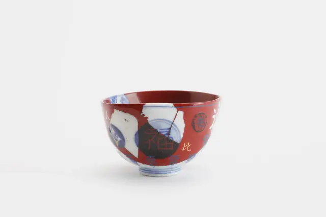高瀬川 七福碗 Bowl, Seven Lucky; from the Takase River ・ 2024 ・ URUSHI lacquer, pottery fragment from the Takase River, gold, tin, abalone shell, KYOTO OPAL, hemp cloth, Tonoko stone powder, and felt